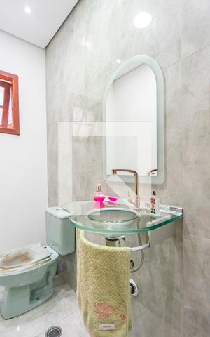 Casa à venda com 156m², 3 quartos e 2 vagas Casa à venda com 156m², 3 quartos e 2 vagasLavabo