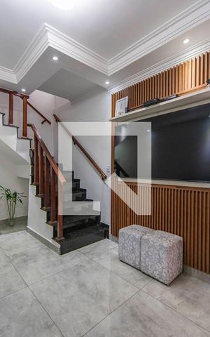Casa à venda com 156m², 3 quartos e 2 vagas Casa à venda com 156m², 3 quartos e 2 vagasSala