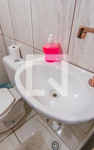 Casa à venda com 156m², 3 quartos e 2 vagas Casa à venda com 156m², 3 quartos e 2 vagasBanheiro da Área Gourmet