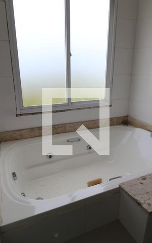 Casa à venda com 328m², 4 quartos e sem vagaBanheiro da suíte 2