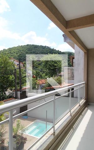 Casa à venda com 328m², 4 quartos e sem vagaVaranda que comunica o quarto e a suíte 1