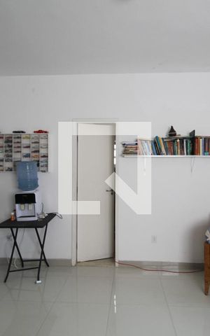Casa à venda com 328m², 4 quartos e sem vagaHall entre as suítes e o quarto - Banheiro