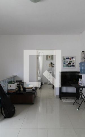 Casa à venda com 328m², 4 quartos e sem vagaHall entre as suítes e o quarto