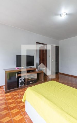 Casa à venda com 240m², 6 quartos e 1 vaga Casa à venda com 240m², 6 quartos e 1 vagaSala