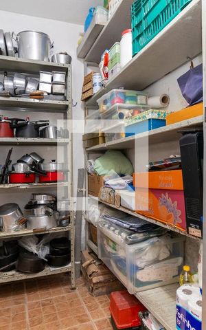 Casa à venda com 200m², 3 quartos e 2 vagas Casa à venda com 200m², 3 quartos e 2 vagasDespensa