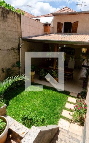 Casa à venda com 220m², 3 quartos e 4 vagas Casa à venda com 220m², 3 quartos e 4 vagasJardim