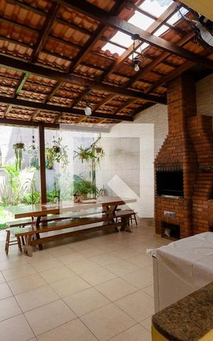 Casa à venda com 220m², 3 quartos e 4 vagas Casa à venda com 220m², 3 quartos e 4 vagasChurrasqueira