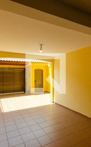 Casa à venda com 220m², 3 quartos e 4 vagas Casa à venda com 220m², 3 quartos e 4 vagasGaragem
