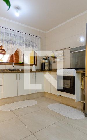 Casa à venda com 220m², 3 quartos e 4 vagas Casa à venda com 220m², 3 quartos e 4 vagasCozinha