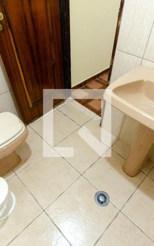 Casa à venda com 220m², 3 quartos e 4 vagas Casa à venda com 220m², 3 quartos e 4 vagasBanheiro 2