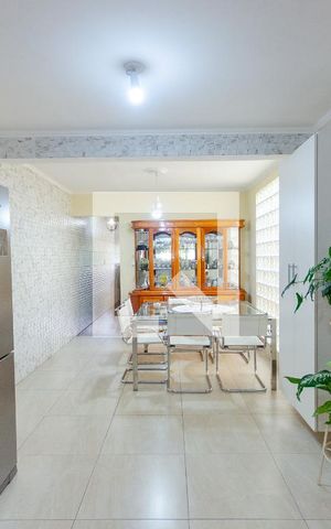 Casa à venda com 220m², 3 quartos e 4 vagas Casa à venda com 220m², 3 quartos e 4 vagasCozinha