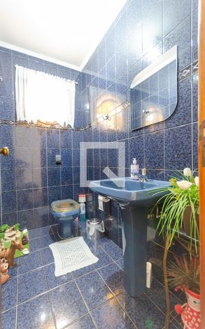 Casa à venda com 220m², 3 quartos e 4 vagas Casa à venda com 220m², 3 quartos e 4 vagasLavabo
