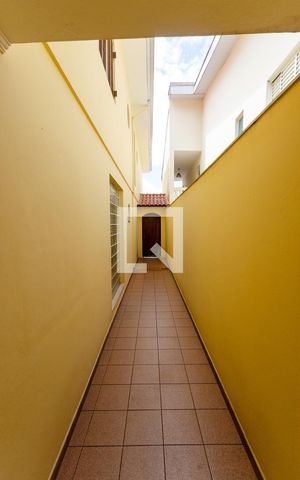 Casa à venda com 220m², 3 quartos e 4 vagas Casa à venda com 220m², 3 quartos e 4 vagasCorredor