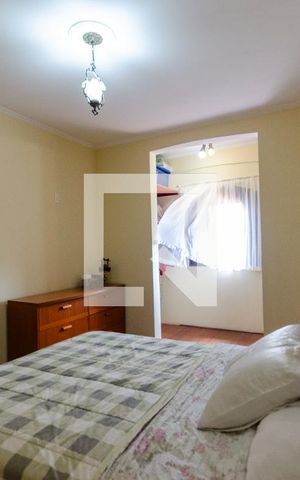 Casa à venda com 220m², 3 quartos e 4 vagas Casa à venda com 220m², 3 quartos e 4 vagasSuíte
