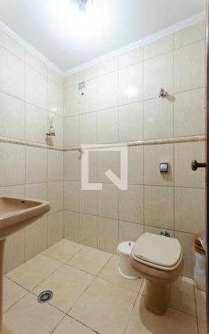 Casa à venda com 220m², 3 quartos e 4 vagas Casa à venda com 220m², 3 quartos e 4 vagasBanheiro 2