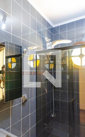 Casa à venda com 220m², 3 quartos e 4 vagas Casa à venda com 220m², 3 quartos e 4 vagasBanheiro 1
