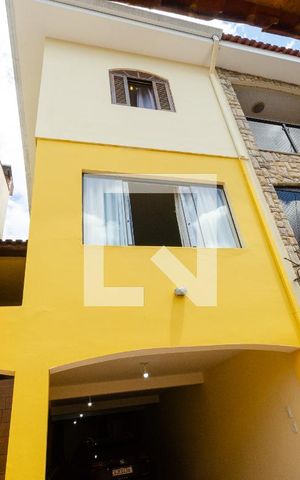 Casa à venda com 220m², 3 quartos e 4 vagas Casa à venda com 220m², 3 quartos e 4 vagasFachada