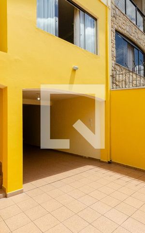 Casa à venda com 220m², 3 quartos e 4 vagas Casa à venda com 220m², 3 quartos e 4 vagasGaragem