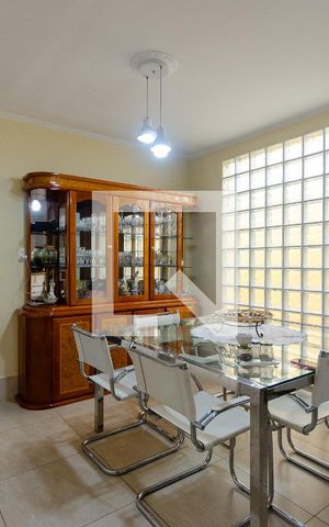Casa à venda com 220m², 3 quartos e 4 vagas Casa à venda com 220m², 3 quartos e 4 vagasCozinha