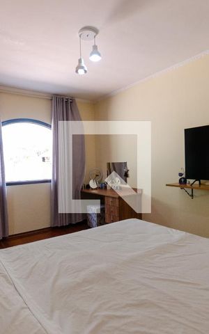 Casa à venda com 220m², 3 quartos e 4 vagas Casa à venda com 220m², 3 quartos e 4 vagasSuíte