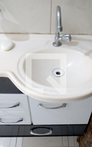 Casa para alugar com 280m², 3 quartos e 4 vagasBanheiro Quarto 1 - Pia