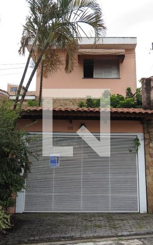 Casa para alugar com 280m², 3 quartos e 4 vagasFachada