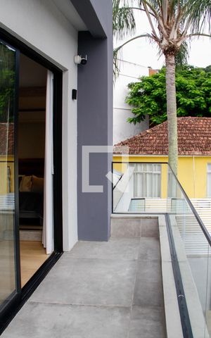 Casa à venda com 400m², 4 quartos e 3 vagas Casa à venda com 400m², 4 quartos e 3 vagasVaranda Quarto 4 suíte