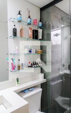 Apartamento para alugar com 67m², 3 quartos e 1 vaga Apartamento para alugar com 67m², 3 quartos e 1 vagaBanheiro da Suíte