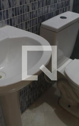 Casa de condomínio para alugar com 130m², 2 quartos e 1 vagaBanheiro Corredor