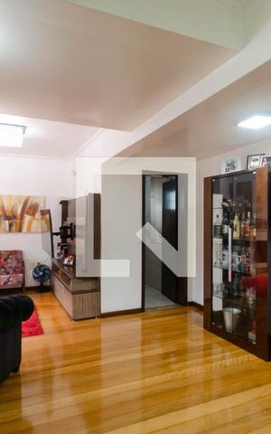 Casa à venda com 268m², 4 quartos e 2 vagas Casa à venda com 268m², 4 quartos e 2 vagasSala de Estar