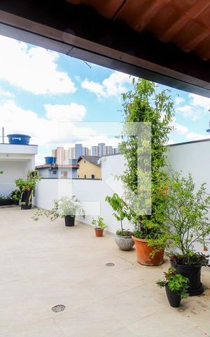 Casa à venda com 750m², 6 quartos e 4 vagas Casa à venda com 750m², 6 quartos e 4 vagasQuintal