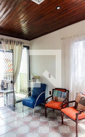 Casa à venda com 750m², 6 quartos e 4 vagas Casa à venda com 750m², 6 quartos e 4 vagasSala