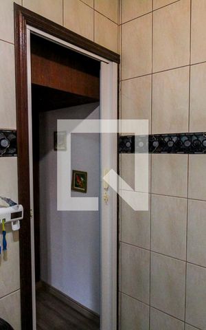 Casa à venda com 750m², 6 quartos e 4 vagas Casa à venda com 750m², 6 quartos e 4 vagasCasa 2 - Banheiro da Suíte 1