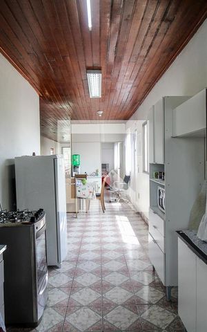 Casa à venda com 750m², 6 quartos e 4 vagas Casa à venda com 750m², 6 quartos e 4 vagasCozinha