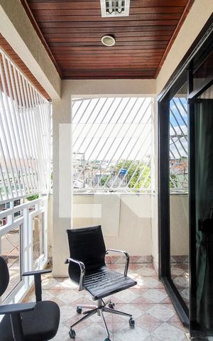 Casa à venda com 750m², 6 quartos e 4 vagas Casa à venda com 750m², 6 quartos e 4 vagasVaranda da Sala