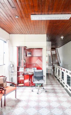 Casa à venda com 750m², 6 quartos e 4 vagas Casa à venda com 750m², 6 quartos e 4 vagasSala