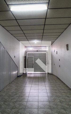 Casa à venda com 750m², 6 quartos e 4 vagas Casa à venda com 750m², 6 quartos e 4 vagasGaragem