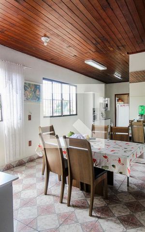 Casa à venda com 750m², 6 quartos e 4 vagas Casa à venda com 750m², 6 quartos e 4 vagasCozinha
