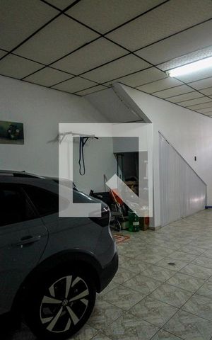 Casa à venda com 750m², 6 quartos e 4 vagas Casa à venda com 750m², 6 quartos e 4 vagasGaragem
