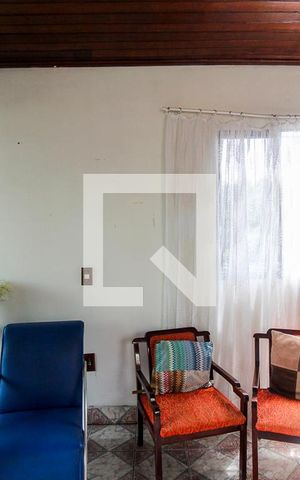 Casa à venda com 750m², 6 quartos e 4 vagas Casa à venda com 750m², 6 quartos e 4 vagasSala