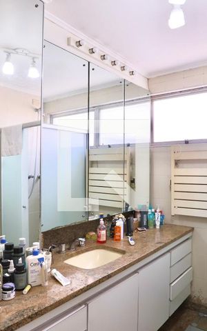 Apartamento à venda com 200m², 4 quartos e 5 vagas Apartamento à venda com 200m², 4 quartos e 5 vagasBanheiro do Quarto 2