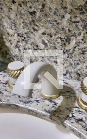 Apartamento à venda com 200m², 4 quartos e 5 vagas Apartamento à venda com 200m², 4 quartos e 5 vagasBanheiro