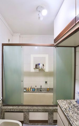 Apartamento à venda com 200m², 4 quartos e 5 vagas Apartamento à venda com 200m², 4 quartos e 5 vagasBanheiro