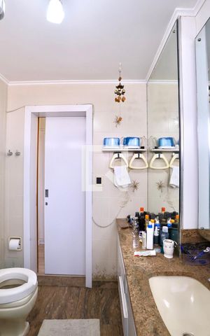 Apartamento à venda com 200m², 4 quartos e 5 vagas Apartamento à venda com 200m², 4 quartos e 5 vagasBanheiro do Quarto 2