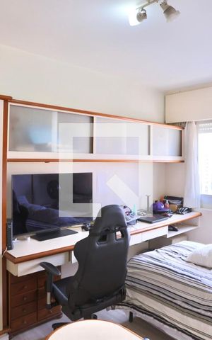 Apartamento à venda com 200m², 4 quartos e 5 vagas Apartamento à venda com 200m², 4 quartos e 5 vagasQuarto 4