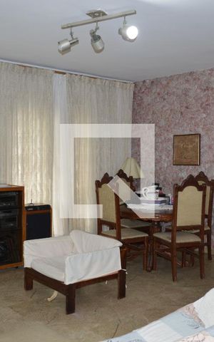 Casa à venda com 423m², 4 quartos e 6 vagasSala