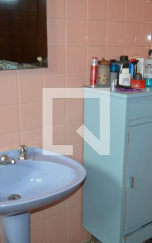 Casa à venda com 423m², 4 quartos e 6 vagasBanheiro da Suíte