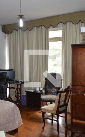 Casa à venda com 423m², 4 quartos e 6 vagasSuíte