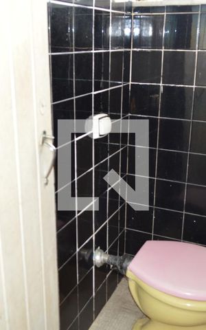 Casa à venda com 423m², 4 quartos e 6 vagasBanheiro de serviço