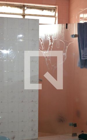 Casa à venda com 423m², 4 quartos e 6 vagasBanheiro da Suíte